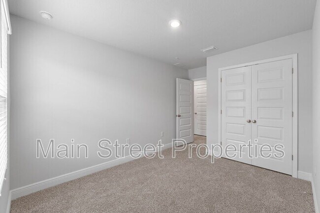 Building Photo - 7104 Cedar Grv Wy