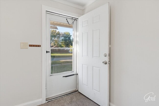 Building Photo - 2 Bedroom-1 Bath-$1200/month