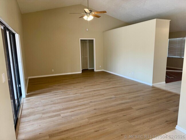 Building Photo - 13427 Kingsbury Dr