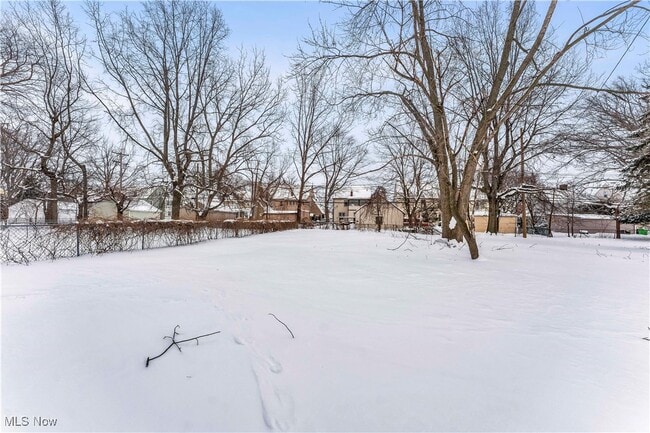 Building Photo - 239 E 214th St