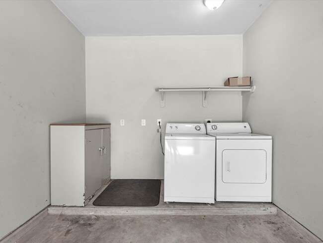 Building Photo - 2234 Naomi St