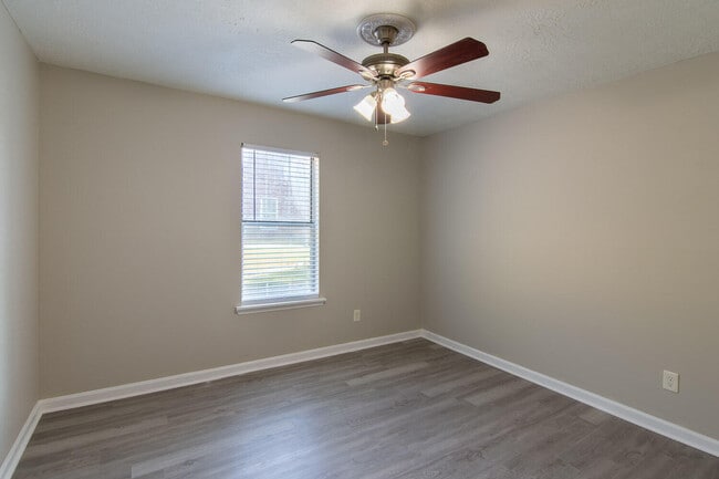 Building Photo - 406 Evans Mill Dr