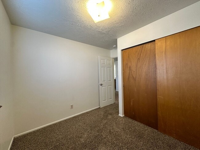 Building Photo - 2 Bedroom, 1 Bathroom Twin Home