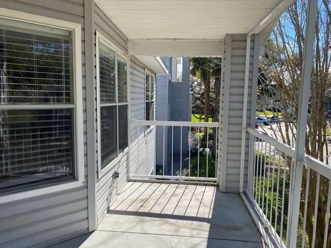 Building Photo - RENT SPECIAL-Regency Park at Lake Mary Corner Unit with Wrap-Around Balcony!