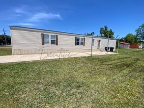 Building Photo - Bright & Spacious 3-Bed, 2-Bath Mobile Hom...