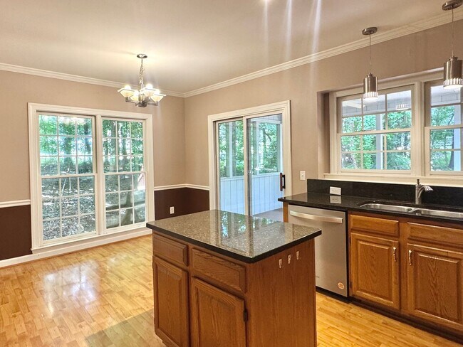 Building Photo - 4 Bed | 2.5 Bath House in Chapel Hill