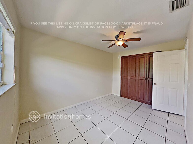 Building Photo - 10641 NW 27th Ct