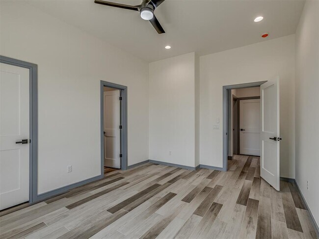 Building Photo - 9332 SW 33rd Pl