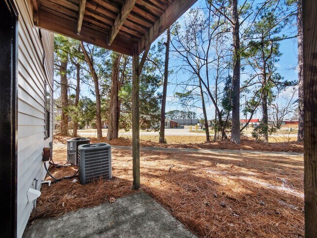 Building Photo - Ravenwood Apartments!!