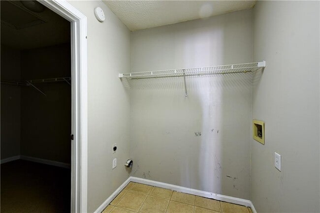 Building Photo - 1135 Laurel Cove Dr