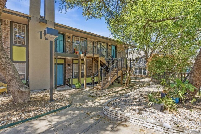 Building Photo - 7685 Northcross Dr