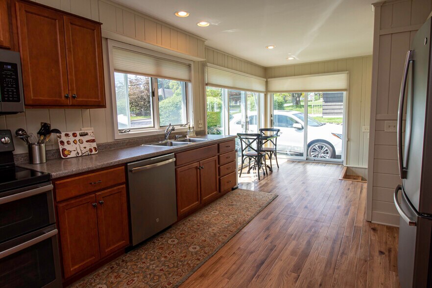 Building Photo - 40 Leonard Ave