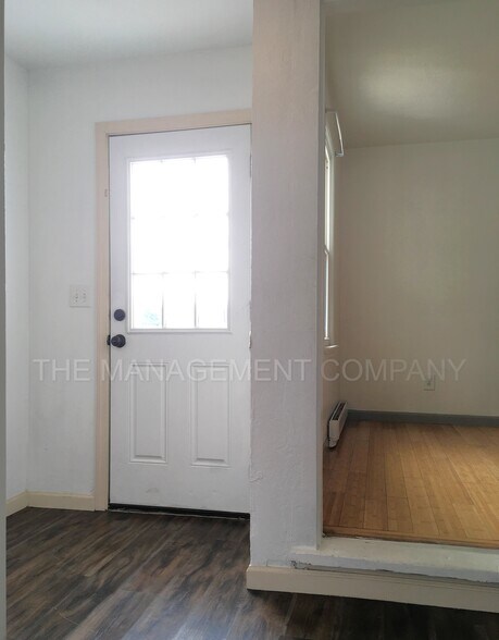 Building Photo - 432 Locust St N