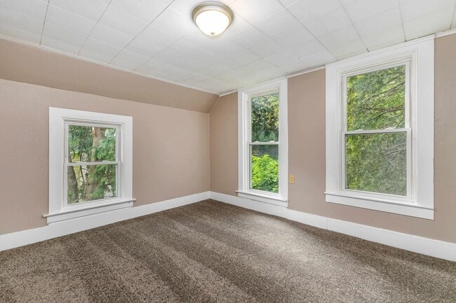 Building Photo - 639 Caledonia Pl