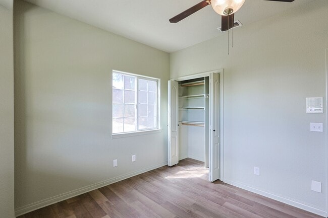 Building Photo - 5BR Home in Ramona Country Estates with Pool & Views