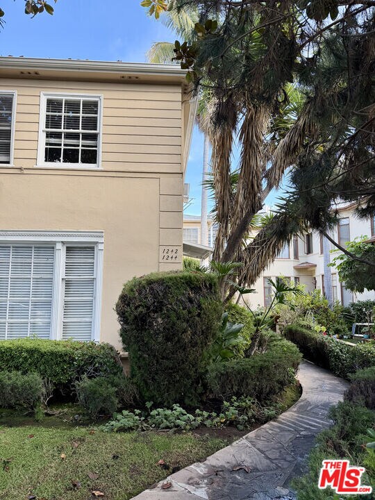 Building Photo - 1242 Smithwood Dr