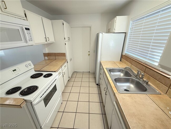 Building Photo - 5804 Jerry Dr