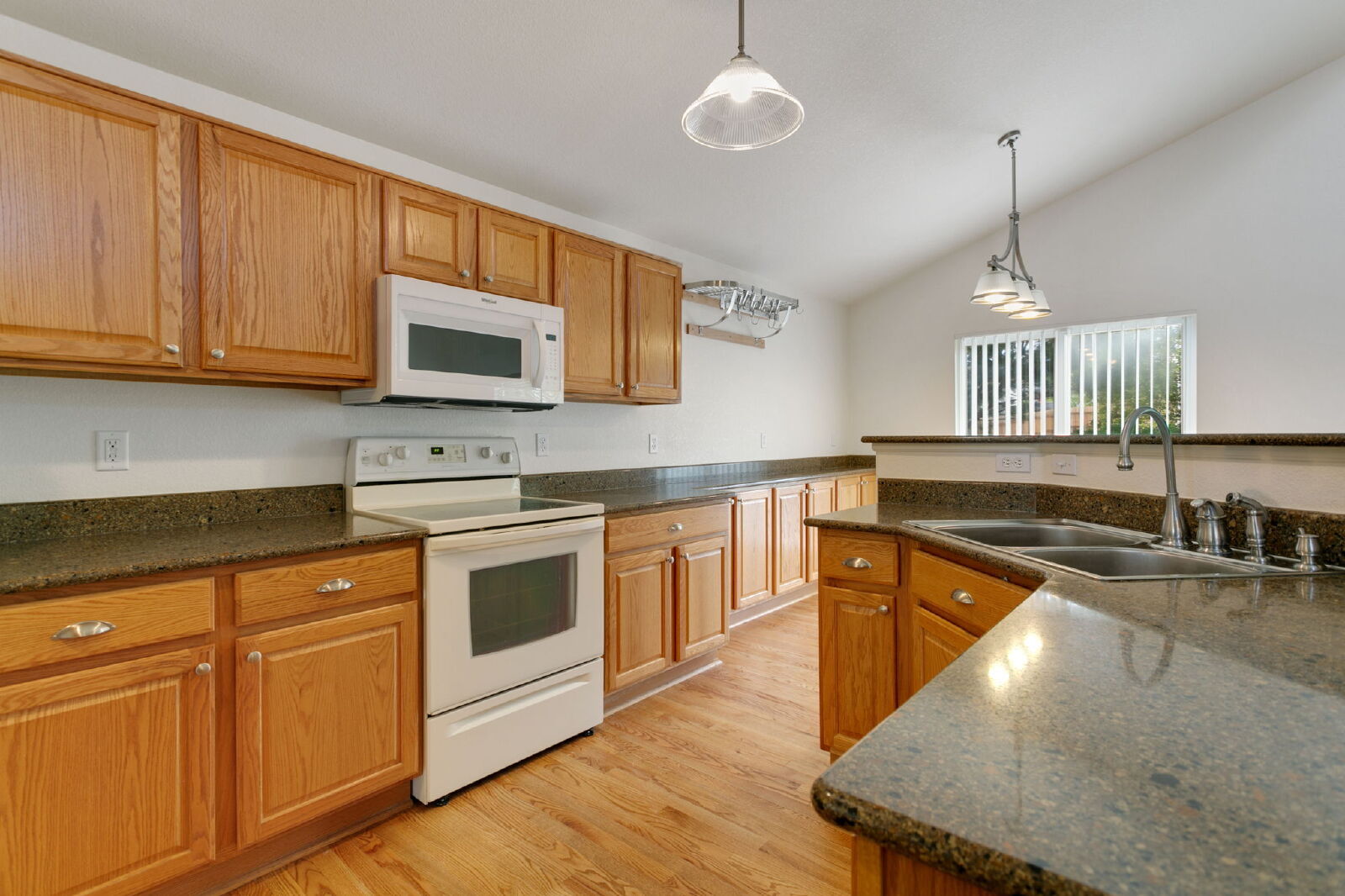 Building Photo - 4-Bedroom Home with Main-Level Suite, Gran...