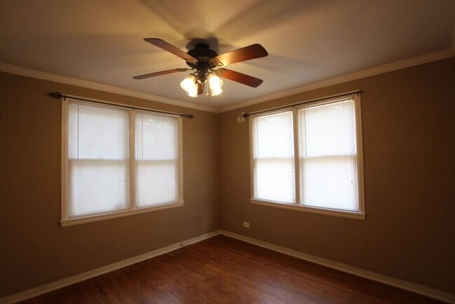 Building Photo - 3 Bedroom, 1.5 Bath Home in Central Tyler!