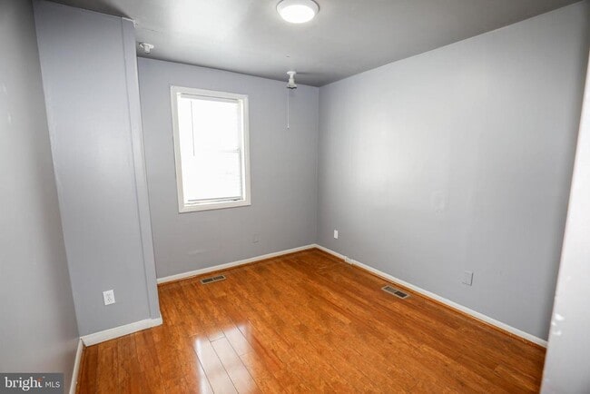 Building Photo - 103 Waelchli Ave