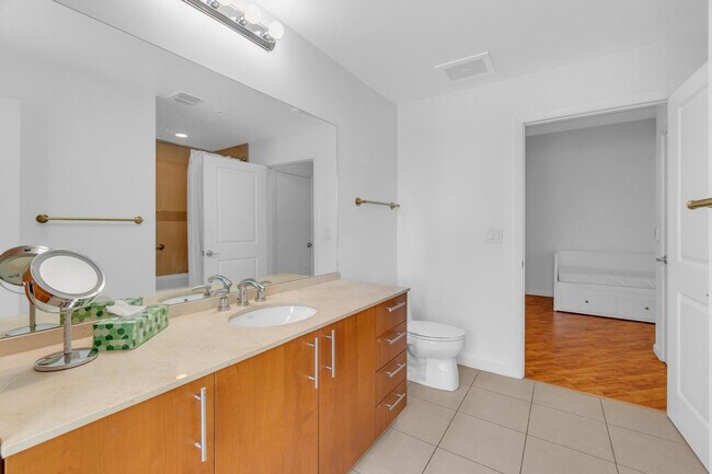 Building Photo - 1945 S Ocean Dr