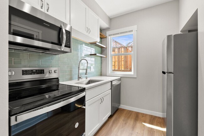 Building Photo - 717 W Spofford Ave