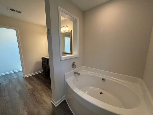 Building Photo - 377 Baymont Dr