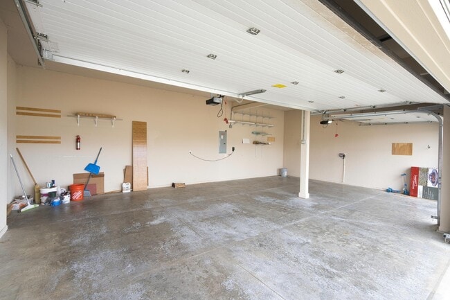 Building Photo - 625 Perolla Dr