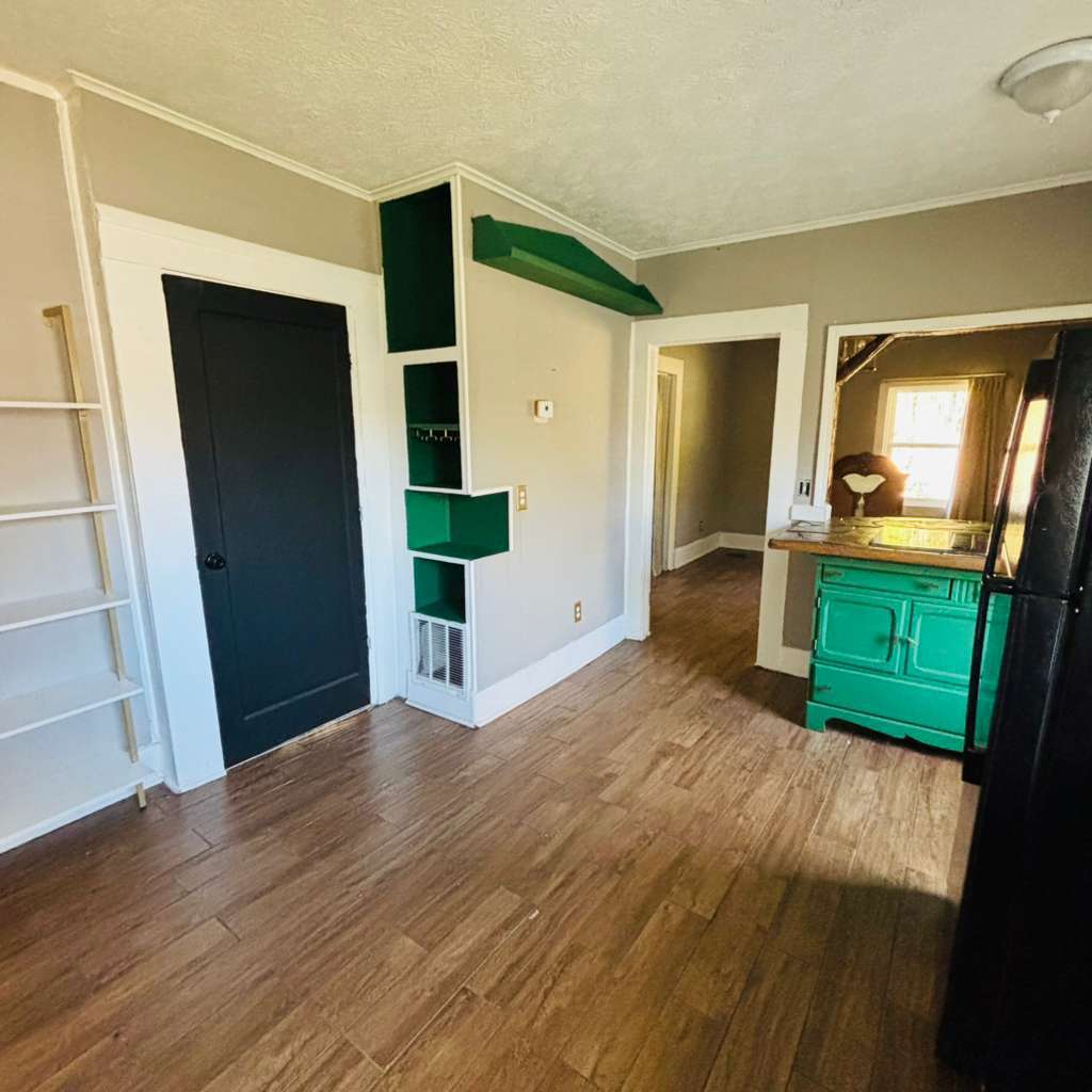 Building Photo - 17 School Rd