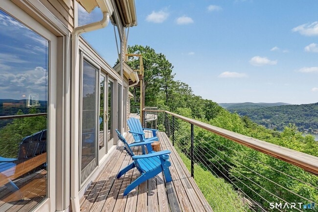 Building Photo - 12 Fox Run