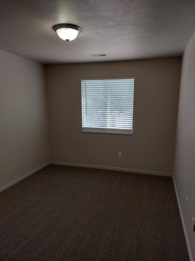 Building Photo - 2632 S 8800 W