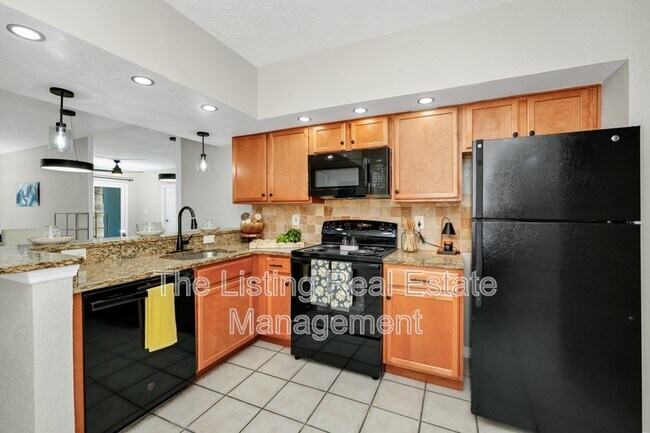 Building Photo - 2954 Sadina St