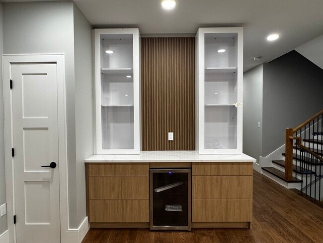 Building Photo - 12 Linden St