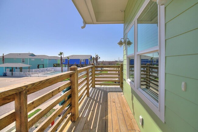 Building Photo - 1924 Eleventh Street-SI ID1023221P