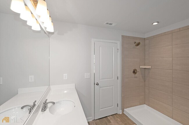 Building Photo - 5221 Pinnacle Walk Dr
