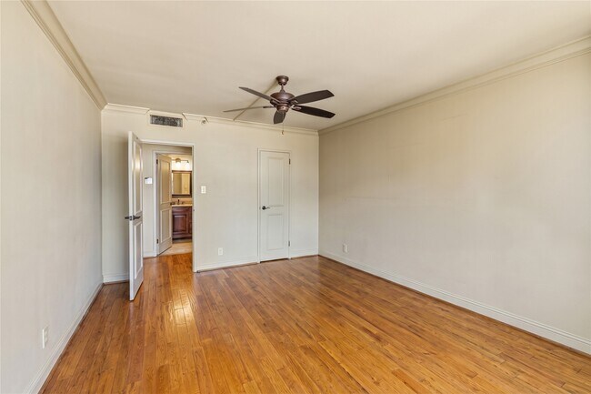 Building Photo - 1111 Caroline St