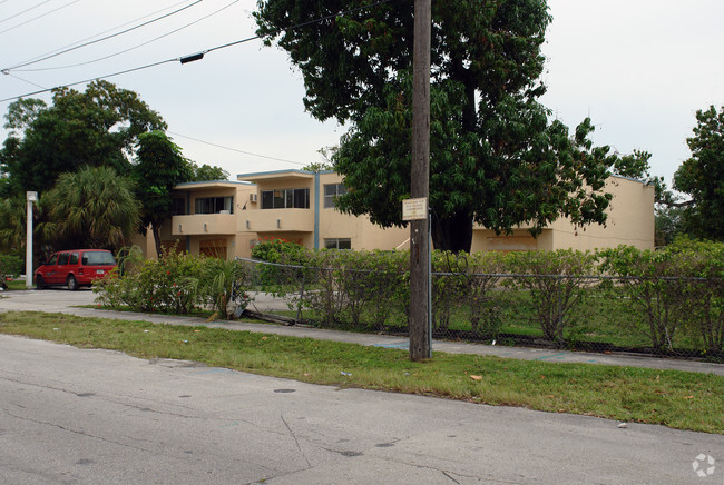 Building Photo - Gwen Cherry 13