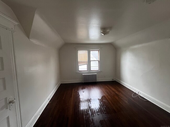 Building Photo - 123 Anson St