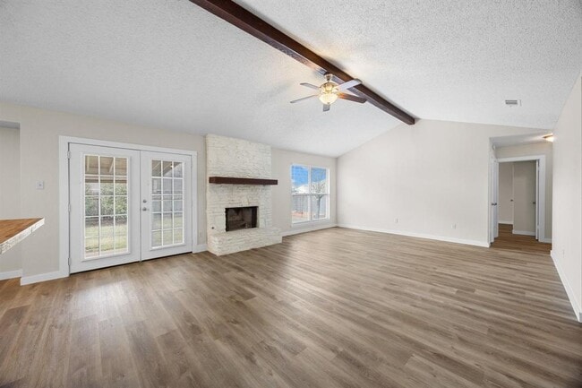 Building Photo - 402 Hillside Dr