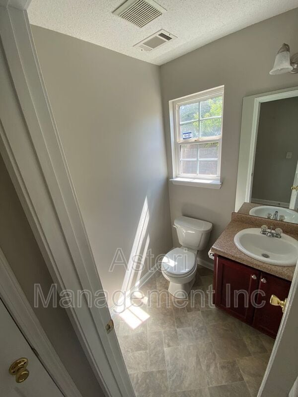 Building Photo - 118 Faybrook Dr