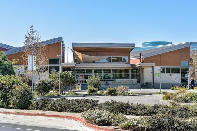 Building Photo - 142 Monaco Dr