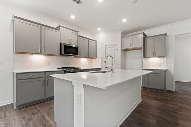 Building Photo - 5 Bed + 3 Bath Single Family Home in Charl...