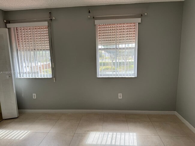 Building Photo - 8620 NW 3rd Ln