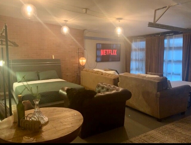 Building Photo - 102 Chapel St