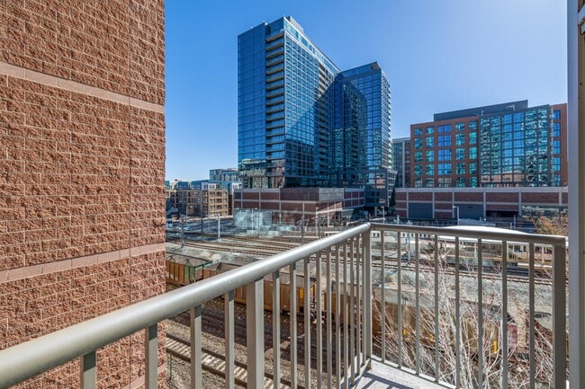 Building Photo - 1700 Bassett St