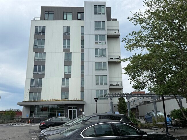 Building Photo - 9 Medford St