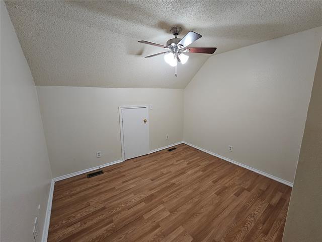 Building Photo - 9823 Walnut St