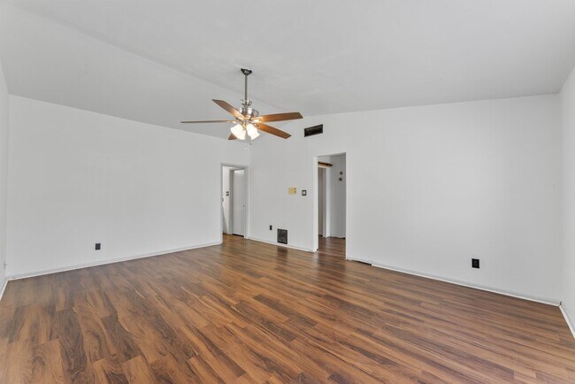 Building Photo - 2526 Town Briar St