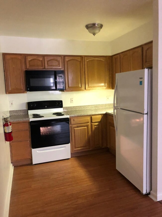 Building Photo - Ardmore Court of Lansdowne