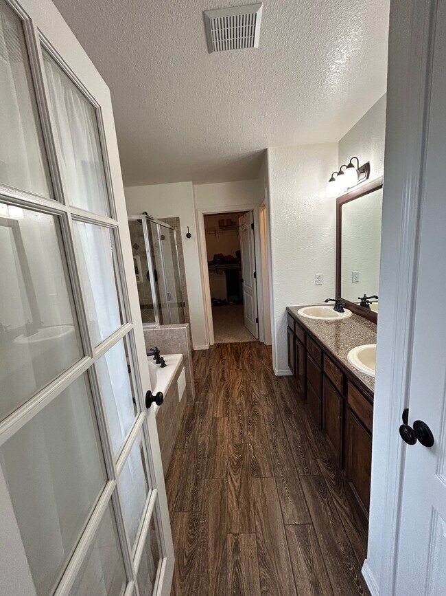 Building Photo - 7368 Prythania Park Dr